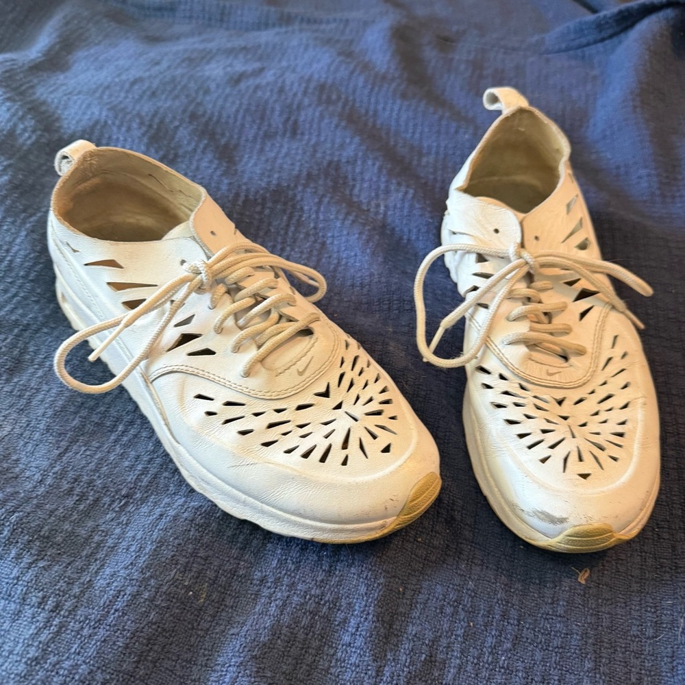 Nike Women’s 8 White Leather Air Max‎ Thea Joli laser cut sneaker shoes Embossed